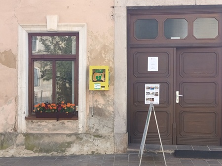 Avtomatski defibrilator - Kostanjevica na Krki - TIC, Kambičev trg 5, Kostanjevica na Krki (slika 8)